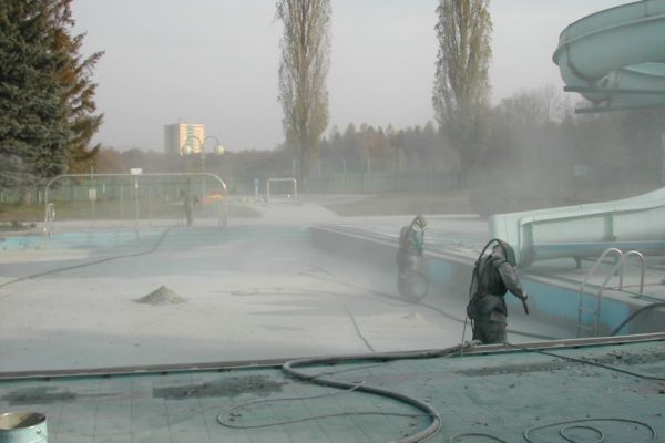 tryskani-nerezovych-bazenu-20DB685DF-3432-D2A8-345B-B963EF7D4E61.jpg